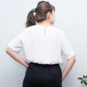 Size M-L, White Short Sleeve Blouse, Keyhole Back